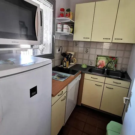 011 Beau Bord De Avec Parking Et Piscine *