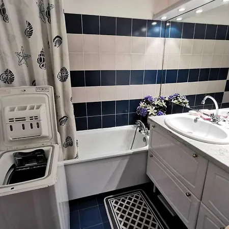 011 Beau Bord De Avec Parking Et Piscine * Агд