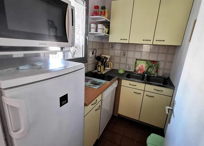 011 Beau Bord De Avec Parking Et Piscine *